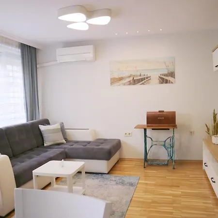 Apartament Astra Warna